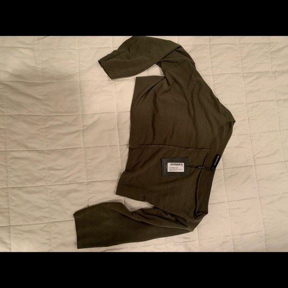 Off Shoulder Crop - Picture 3 of 4